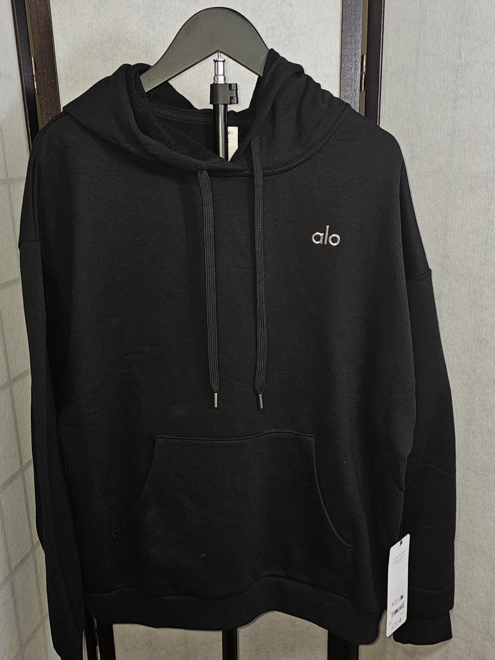 ​NWT Alo Yoga Accolade Hoodie in Black (Size M)